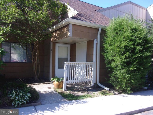 property at 27 Chiswick Dr