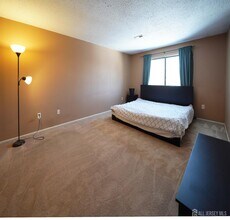 1111 Edison Glen Terrace in Edison, NJ - Building Photo - Building Photo