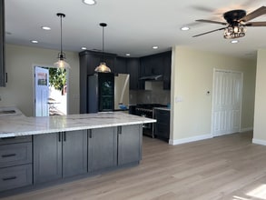 58 W Mira Monte Ave in Sierra Madre, CA - Foto de edificio - Building Photo