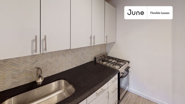 534 E 14th St in New York, NY - Building Photo - Building Photo