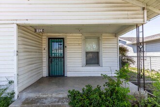 226 W Harding Blvd in San Antonio, TX - Building Photo - Building Photo