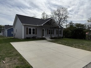 1009 W Main St in Portland, TN - Building Photo - Building Photo