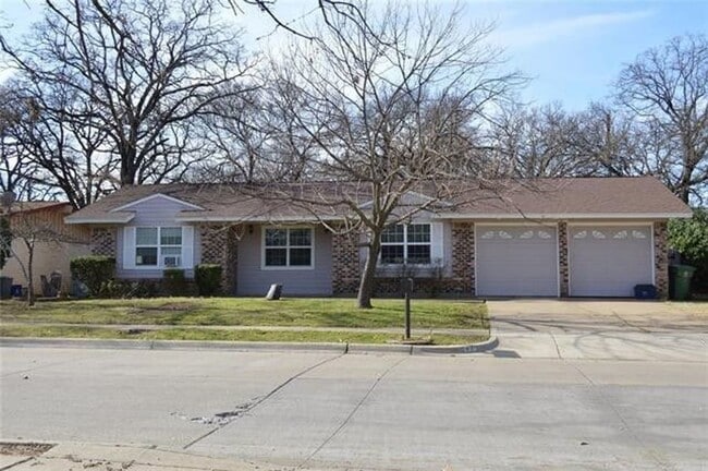 property at 120 Ravenswood Dr