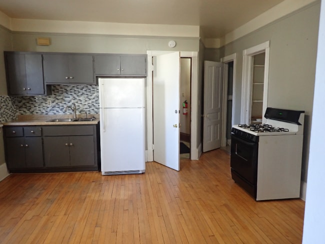 2816 N Fratney St, Unit 2 in Milwaukee, WI - Building Photo - Building Photo