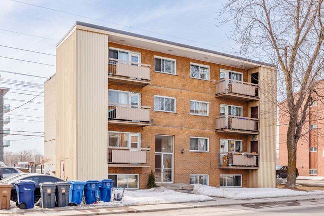 370 Ampère Av in Laval, QC - Building Photo - Building Photo