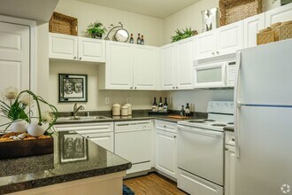 999 White St in Houston, TX - Building Photo - Building Photo