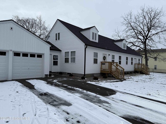 15 Conliss Ave in Cohoes, NY - Foto de edificio - Building Photo