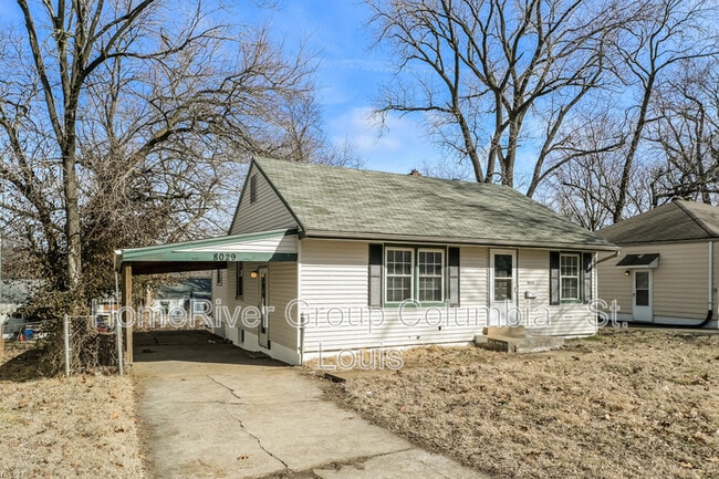 8029 Patterson Dr in Berkeley, MO - Building Photo - Building Photo