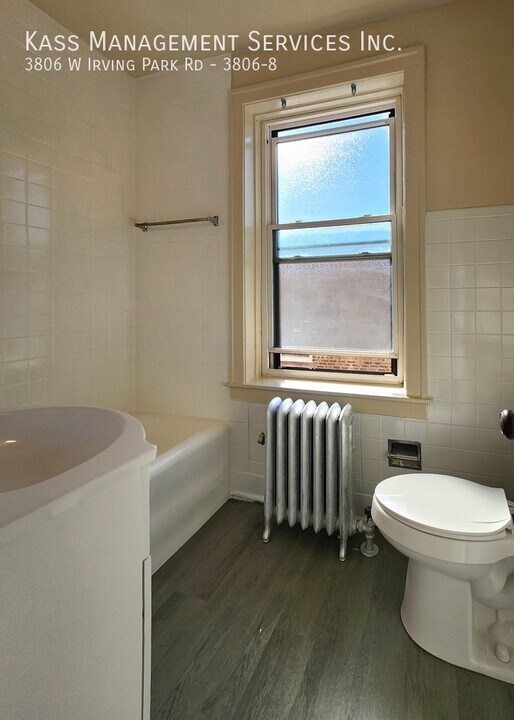 3806 W Irving Park Rd in Chicago, IL - Building Photo