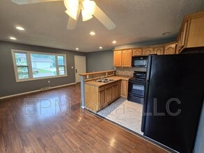 1407 Robin Rd in Waterloo, IA - Building Photo - Building Photo