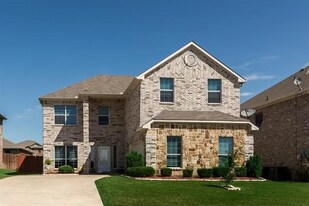 12404 Pinestraw Rd in Rhome, TX - Building Photo