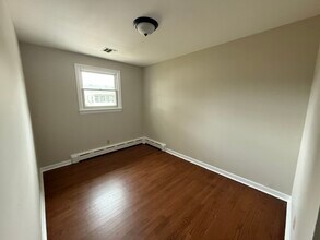 607 1st Ave in North Brunswick, NJ - Building Photo - Building Photo