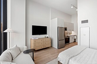 1103 W Van Buren St in Chicago, IL - Building Photo - Building Photo