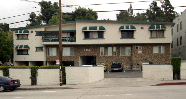 2352 Glendale Blvd in Los Angeles, CA - Foto de edificio - Building Photo