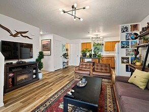 327 S Olive Ave-Unit -APT E in Sandpoint, ID - Building Photo - Building Photo