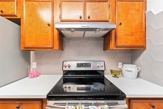 13911 Hollowgreen Dr in Houston, TX - Building Photo - Building Photo