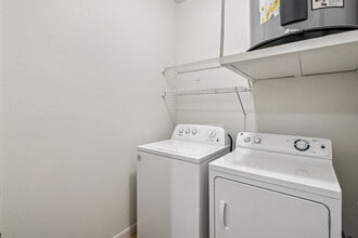 Chelsea Apartments in Beaumont, TX - Building Photo - Building Photo