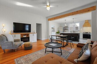 1015 N 5th St in St. Charles, MO - Foto de edificio - Building Photo