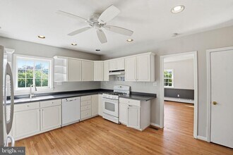 2913 Cleave Dr in Falls Church, VA - Foto de edificio - Building Photo