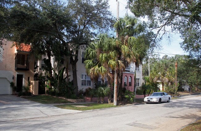 Casablanca in Tampa, FL - Building Photo - Building Photo