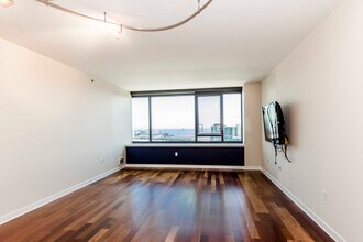 250 King St in San Francisco, CA - Building Photo - Building Photo