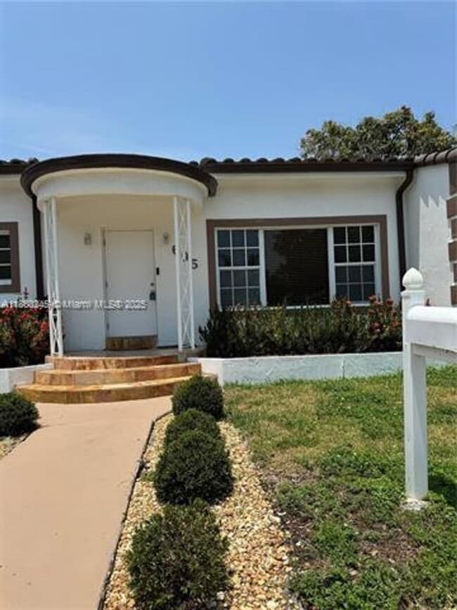 695 NE 80th St in Miami, FL - Building Photo - Building Photo