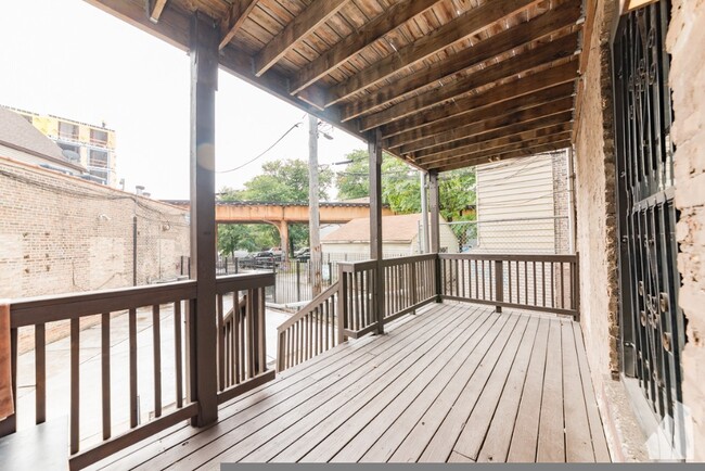 2835 W Medill Ave, Unit 1 in Chicago, IL - Building Photo - Building Photo
