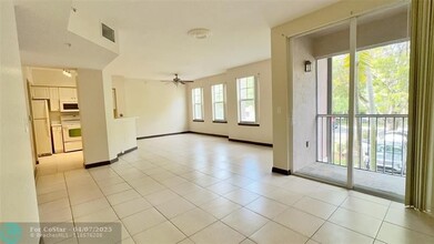 6704 W Sample Rd in Coral Springs, FL - Building Photo - Building Photo