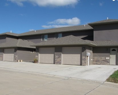 Pinecrest Estates Townhomes in Hartford, SD - Building Photo