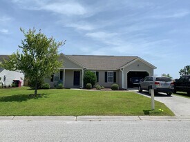 7513 Brittany Lakes Dr in Wilmington, NC - Building Photo