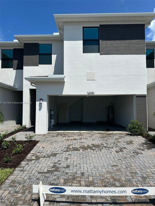 14051 SW Thorens Dr in Port St. Lucie, FL - Building Photo