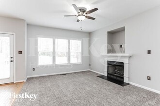3404 Suncrest Village Ln in Raleigh, NC - Building Photo - Building Photo