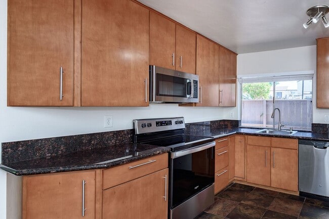 9653 Easter Way in San Diego, CA - Foto de edificio - Building Photo