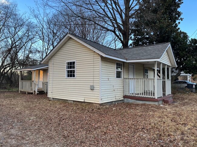 914 Fir Pl in Greensboro, NC - Foto de edificio - Building Photo