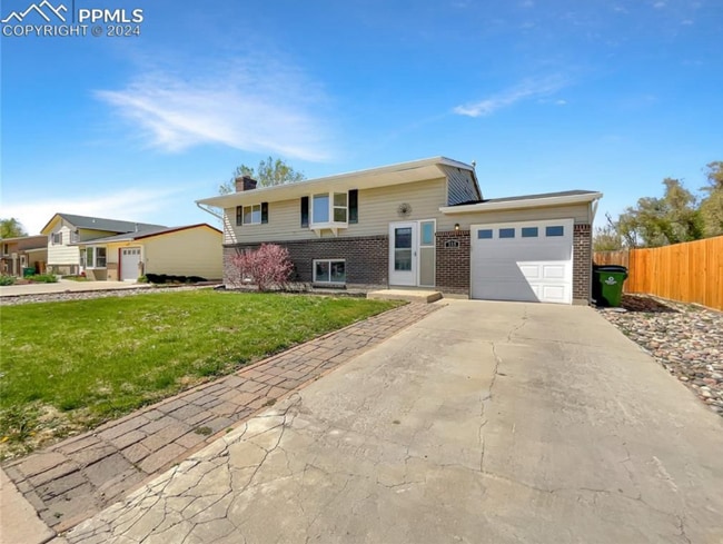 property at 555 Avenida Del Cielo