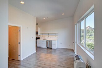 1410 Apartments in Seattle, WA - Building Photo - Interior Photo