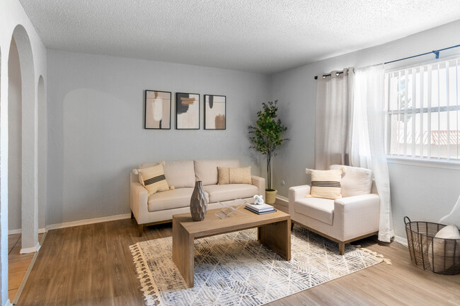 Overlook Apartments in El Paso, TX - Building Photo - Interior Photo