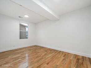 3016 W 40th St, Unit 1 Rear in Chicago, IL - Foto de edificio - Building Photo