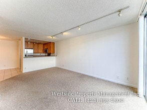 11645 Montana Ave in Los Angeles, CA - Foto de edificio - Building Photo