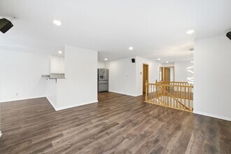 2330 Twilight Dr in Aurora, IL - Building Photo - Building Photo