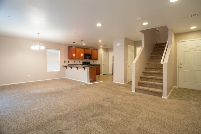 7921 Point Oaks Ct in Las Vegas, NV - Building Photo - Building Photo