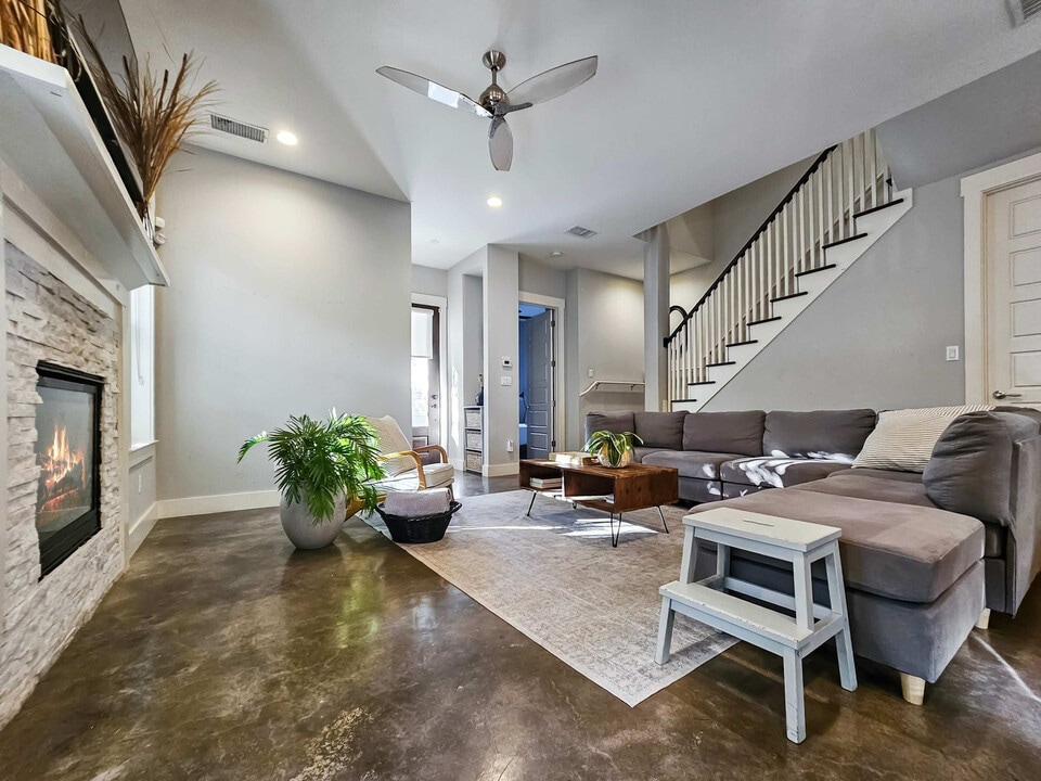 803B Dawson Rd in Austin, TX - Building Photo