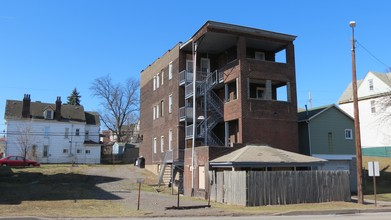 548 Grandview Ave in East Pittsburgh, PA - Building Photo - Building Photo