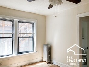 518 W Cornelia Ave, Unit 216 in Chicago, IL - Building Photo - Building Photo