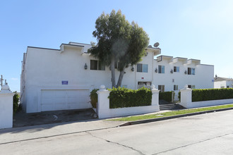 La Tour Apartments in Los Angeles, CA - Building Photo - Building Photo