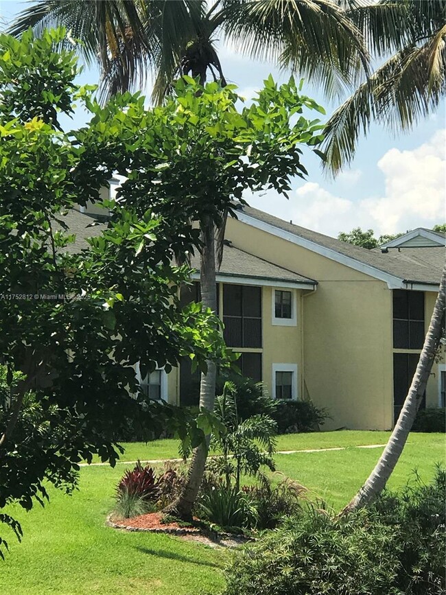 4044 NW 87th Ave in Sunrise, FL - Building Photo - Building Photo