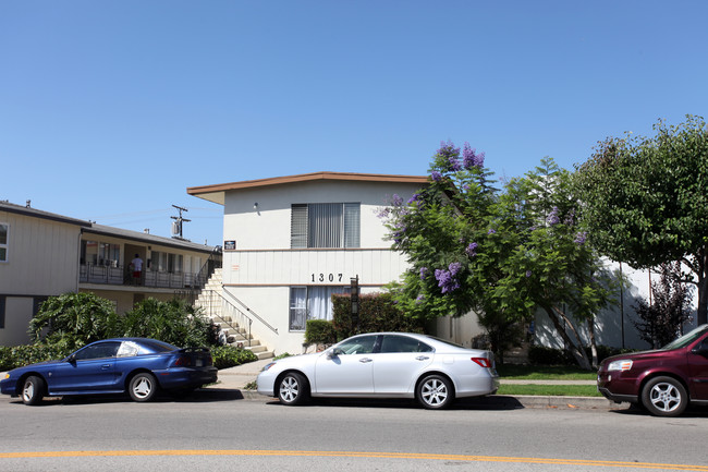 1307 Federal Ave in Los Angeles, CA - Building Photo - Building Photo