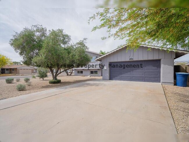 property at 1104 E Bell De Mar Dr