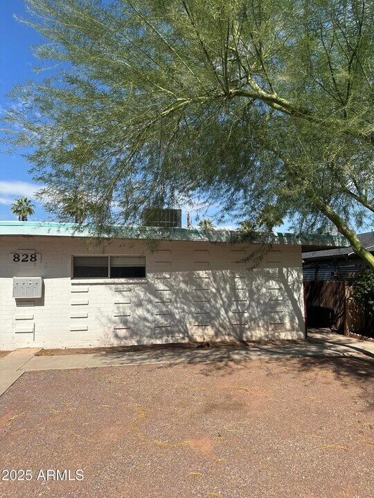 828 W 2nd St in Tempe, AZ - Foto de edificio