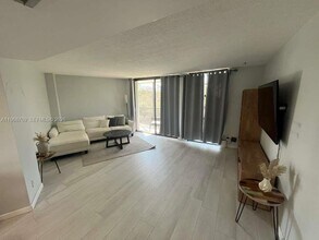 3475 N Country Club Dr in Miami, FL - Foto de edificio - Building Photo